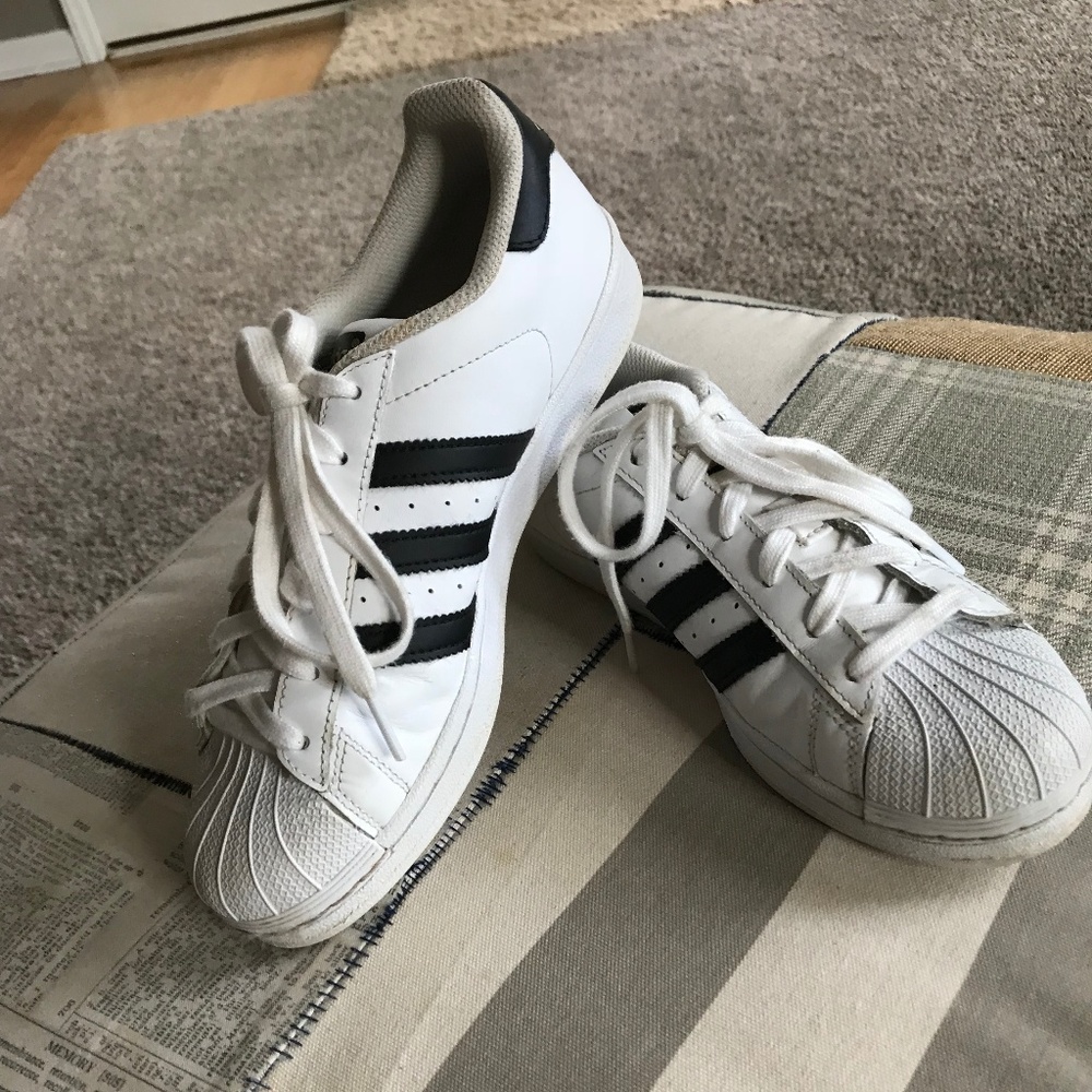 Adidas SUPERSTARs in EXCELLENT condition Women 5.5